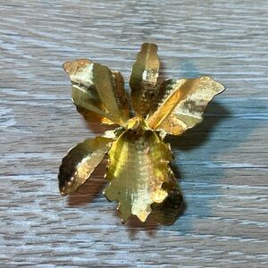 Vintage Gold Metal Flower Brooch–Textured Petals, Retro Statement Pin, 2” Floral